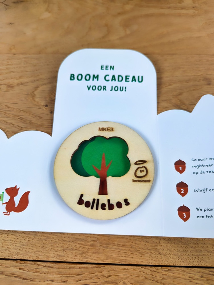 Boomcadeau met het logo van innocent op de token